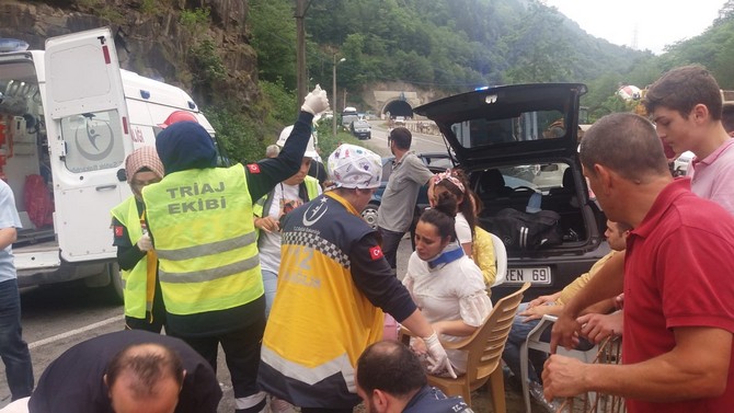 uzungol-yolunda-kaza-3-yarali-(2).jpg