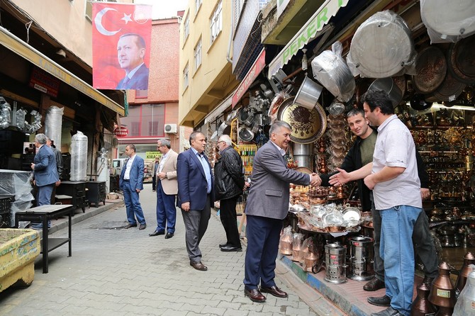 vali,-baskan-ve-emniyet-muduru-esnaf-ziyaretinde-(13).jpg