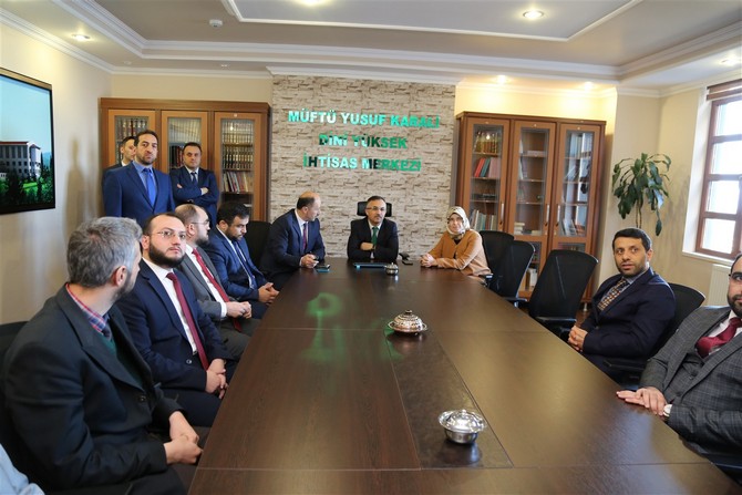 vali-ceber,-muftu-yusuf-karali-din-yuksek-ihtisas-merkezinde-incelemelerde-bulundu--(1).jpg