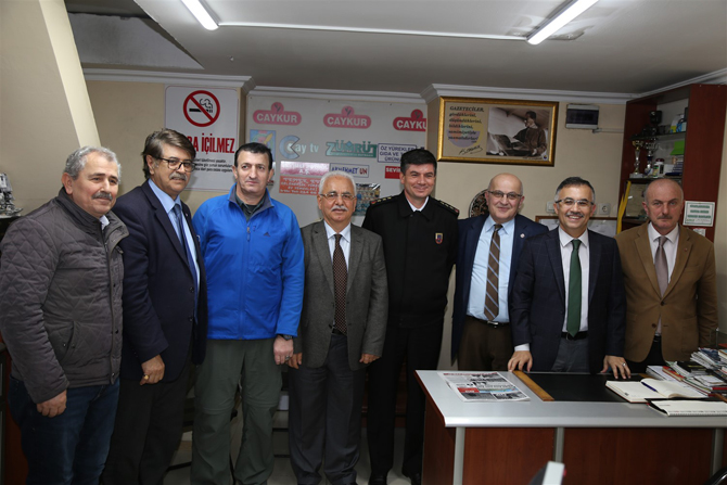 vali-ceber,-rize-gazeteciler-dernegi’ne-ziyarette-bulundu..jpg