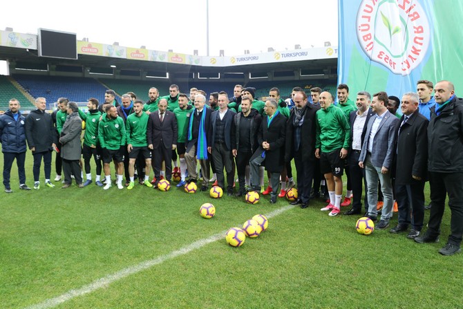 vali-ceber-150-kisiyle-caykur-rizespor-anrenmaninda-(21)-002.jpg