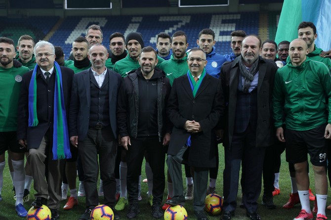 vali-ceber-150-kisiyle-caykur-rizespor-anrenmaninda-(5)-001.jpg