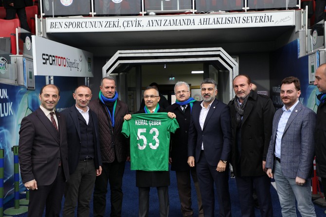 vali-ceber-150-kisiyle-caykur-rizespor-anrenmaninda-(7).jpg