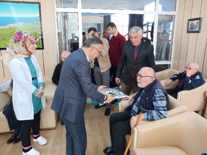 vali-ceberden-findikli-huzurevi-yasli-bakim-ve-rehabilitasyon-merkezine-ziyaret-(2).jpg