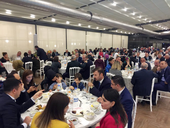 vali-erdogan-bektas-onuruna-veda-yemegi-duzenlendi-(28).jpg