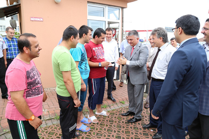 vali-ersin-yazici,-cayeli-bakim-ve-rehabilitasyon-merkezinde-korunma-ve-bakim-altinda-bulunan-cocuklarla-kahvaltida-bir-araya-geldi1.jpg vali-ersin-yazici,-cayeli-bakim-ve-rehabilitasyon-merkezinde-korunma-ve-bakim-altinda-bulunan-cocuklarla-kahvaltida-bir-araya-geldi1.jpg