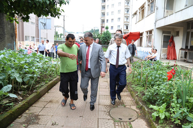 vali-ersin-yazici,-cayeli-bakim-ve-rehabilitasyon-merkezinde-korunma-ve-bakim-altinda-bulunan-cocuklarla-kahvaltida-bir-araya-geldi2.jpg vali-ersin-yazici,-cayeli-bakim-ve-rehabilitasyon-merkezinde-korunma-ve-bakim-altinda-bulunan-cocuklarla-kahvaltida-bir-araya-geldi2.jpg