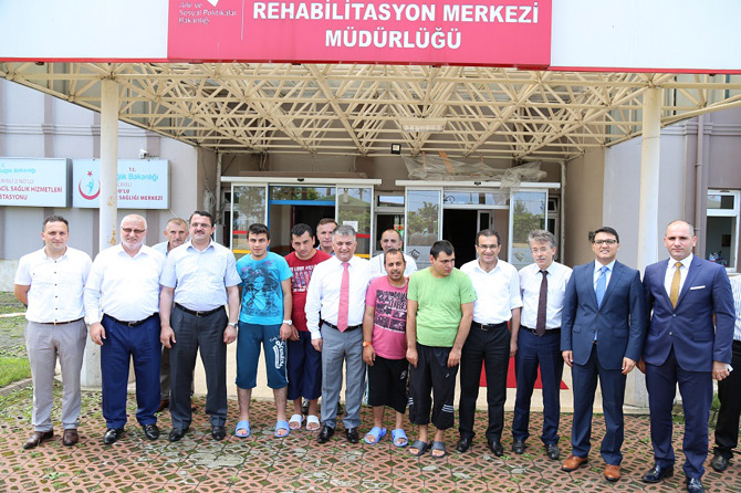 vali-ersin-yazici,-cayeli-bakim-ve-rehabilitasyon-merkezinde-korunma-ve-bakim-altinda-bulunan-cocuklarla-kahvaltida-bir-araya-geldi3.jpg vali-ersin-yazici,-cayeli-bakim-ve-rehabilitasyon-merkezinde-korunma-ve-bakim-altinda-bulunan-cocuklarla-kahvaltida-bir-araya-geldi3.jpg