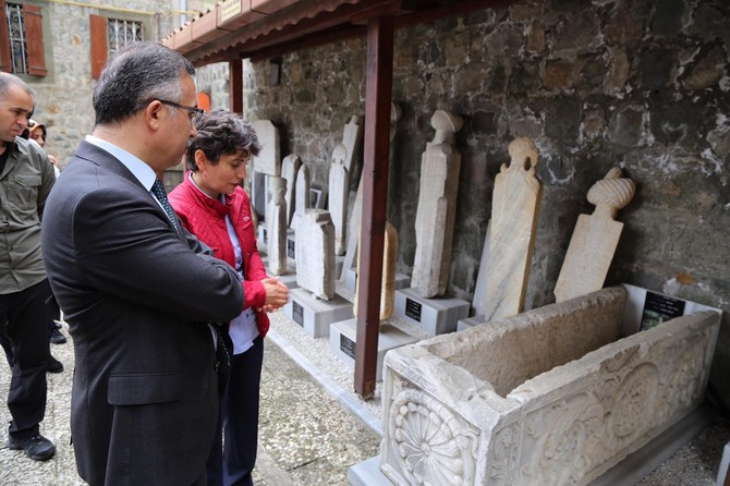 vali-kemal-ceber’den-rize-muzesine-ziyaret-(2).jpg