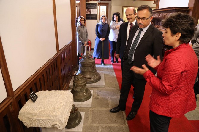 vali-kemal-ceber’den-rize-muzesine-ziyaret-(3).jpg