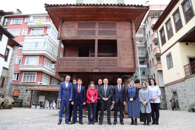 vali-kemal-ceber’den-rize-muzesine-ziyaret-(9).jpg