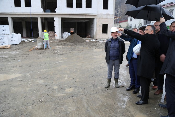 vali-kemal-ceber,-rize’de-devam-etmekte-olan-yatirimlari-yerinde-inceledi-(5).jpg