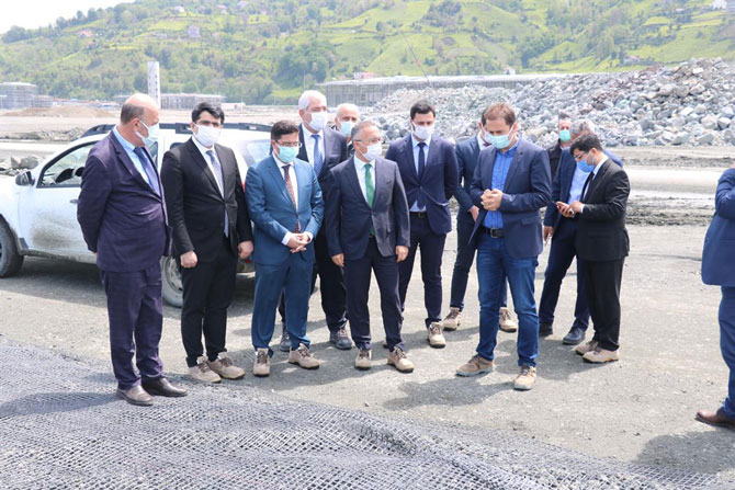 vali-kemal-ceber,-rize-artvin-havalimanini-ziyaret-ederek-incelemelerde-bulundu-(6).jpg