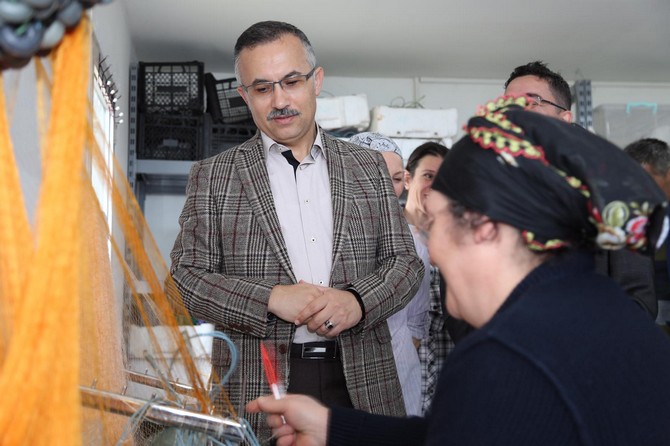 vali-kemal-ceber-kadin-balikcilar-ag-tamir-ve-imalat-atolyesi-ziyaret-etti-(4).jpg