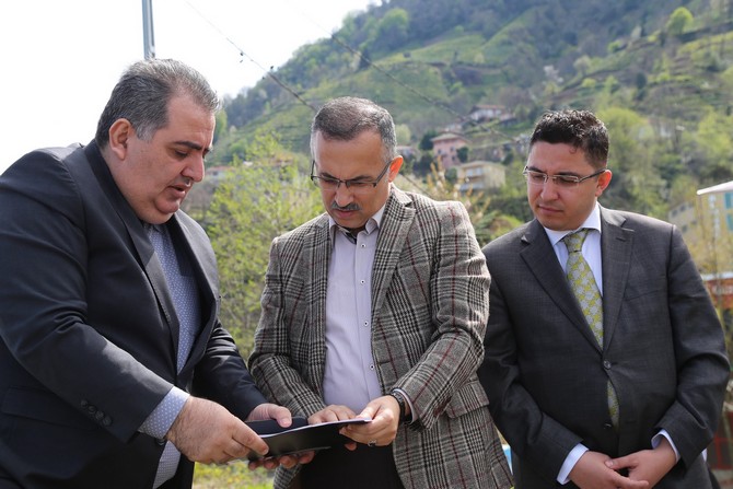 vali-kemal-ceber-rize-kucuk-deniz-tasitlari-imalati-sanayi-sitesi-projesini-yerinde-inceledi-(4).jpg