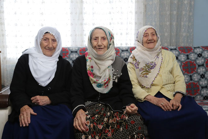 vali-ucuz-ninelere-misafir-oldu2.jpg vali-ucuz-ninelere-misafir-oldu2.jpg