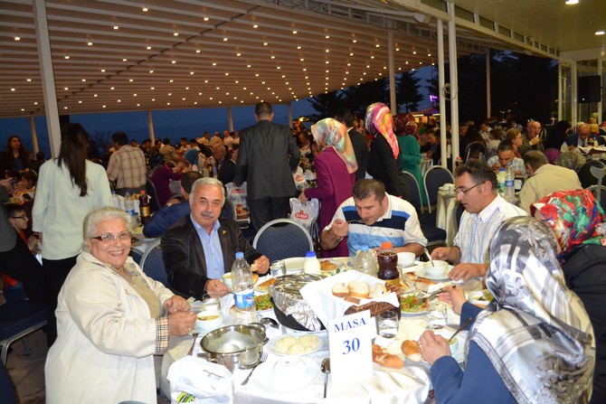 vali-yazici,-sehit-ve-gazi-yakinlari-ile-iftarda-bulustu-(10)-001.jpg