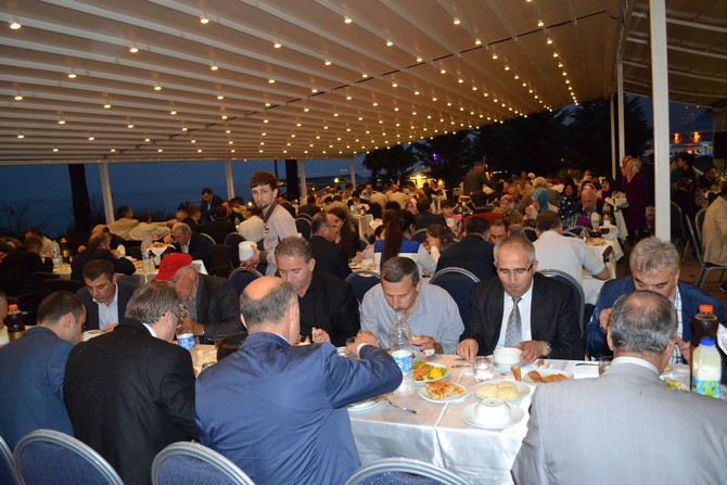 vali-yazici,-sehit-ve-gazi-yakinlari-ile-iftarda-bulustu-(11)-001.jpg