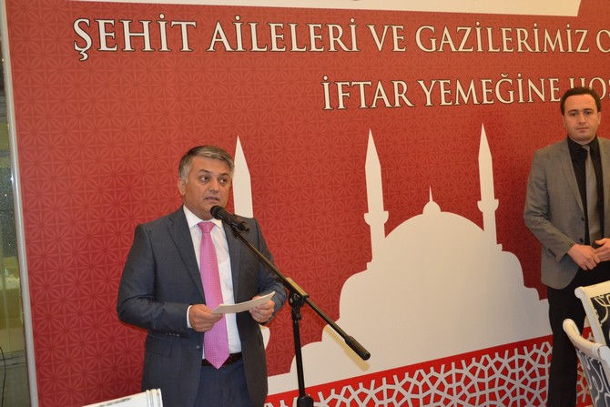 vali-yazici,-sehit-ve-gazi-yakinlari-ile-iftarda-bulustu-(2)-001.jpg