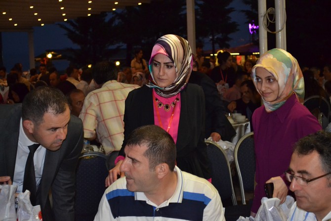 vali-yazici,-sehit-ve-gazi-yakinlari-ile-iftarda-bulustu-(9).jpg