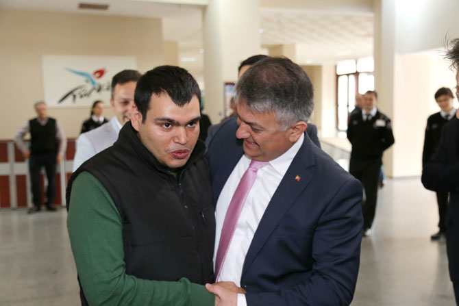 vali-yazici-ile-baskan-kasap’i-sasirtan-sergi-10.jpg vali-yazici-ile-baskan-kasap’i-sasirtan-sergi-10.jpg