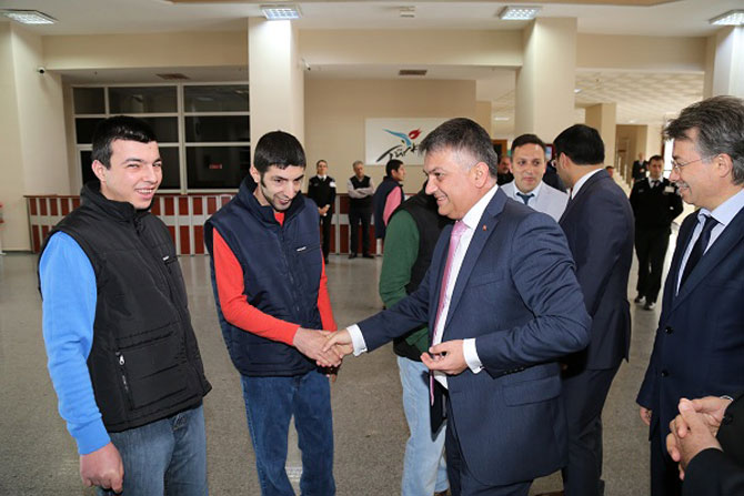 vali-yazici-ile-baskan-kasap’i-sasirtan-sergi-6.jpg vali-yazici-ile-baskan-kasap’i-sasirtan-sergi-6.jpg