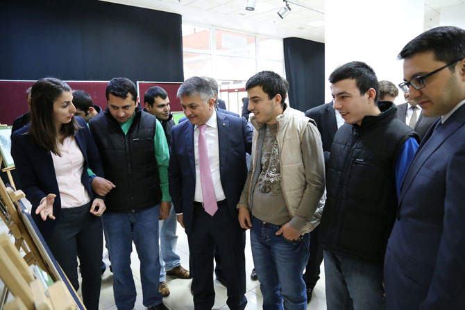 vali-yazici-ile-baskan-kasap’i-sasirtan-sergi-7.jpg vali-yazici-ile-baskan-kasap’i-sasirtan-sergi-7.jpg