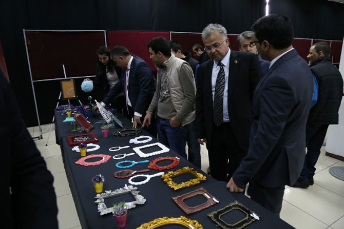 vali-yazici-ile-baskan-kasapi-sasirtan-sergi-3.jpg vali-yazici-ile-baskan-kasapi-sasirtan-sergi-3.jpg