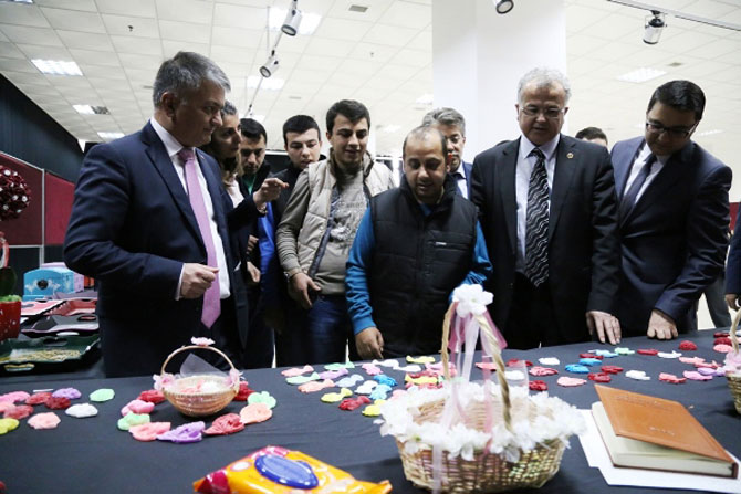 vali-yazici-ile-baskan-kasapi-sasirtan-sergi-5-001.jpg vali-yazici-ile-baskan-kasapi-sasirtan-sergi-5-001.jpg