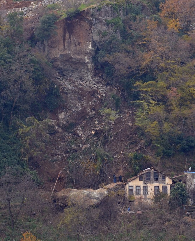 yamactan-kopan-dev-kayalar-faciaya-neden-oluyordu-(3).jpg