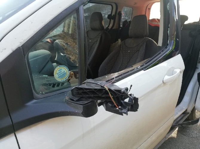 yamactan-kopan-kaya-parcasi-araca-carpti-1-agir-yarali-(4).jpg