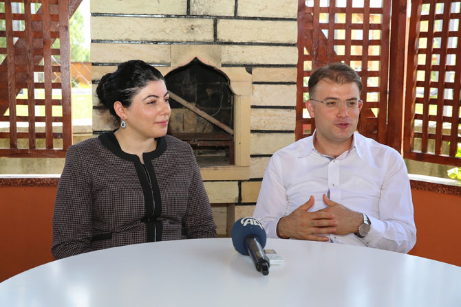 yeliz-yildizhan--zihni-yildizhan-bayburtun-kaymakam-cifti-1.jpg