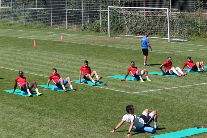 yeni-sezon-hazirliklarina-boluda-devam-eden-super-lig-takimlarindan-caykur-rizespor,-yaptigi-antrenmanla-hazirliklarini-surdurdu-(6).jpg