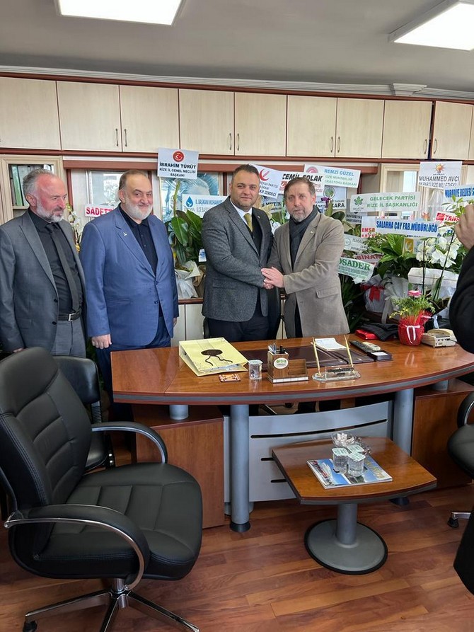 yeniden-refah-partisi-genel-baskan-yardimcisi-cemil-colak-rize-il-baskani-mehmet-akif-zerdeci-ve-il-yonetim-kurulu-uyelerinden-olusan-heyet-rize-ziraat-odasi-baskanligini-ziyaret-etti-2.jpg