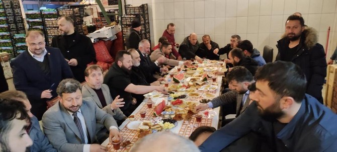 yeniden-refah-partisi-genel-merkezi-tarafindan-hazirlanan-ramazan-bulusmalari-programi-kapsaminda-rize-il-teskilati-sebze-ve-meyve-hal-esnafi-ile-bir-araya-geldi-2.jpg
