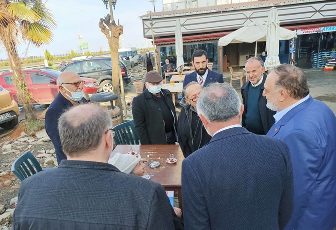 yeniden-refah-partisi-rize-il-baskani-mehmet-akif-zerdeci-beraberinde-il-yonetim-kurulu-uyeleri-ile-birlikte-iyiderede-esnaf-ziyaretinde-bulundu-1.jpg