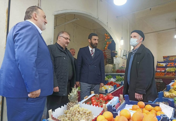 yeniden-refah-partisi-rize-il-baskani-mehmet-akif-zerdeci-beraberinde-il-yonetim-kurulu-uyeleri-ile-birlikte-iyiderede-esnaf-ziyaretinde-bulundu-2.jpg