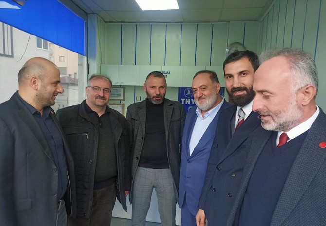 yeniden-refah-partisi-rize-il-baskani-mehmet-akif-zerdeci-beraberinde-il-yonetim-kurulu-uyeleri-ile-birlikte-iyiderede-esnaf-ziyaretinde-bulundu-6.jpg