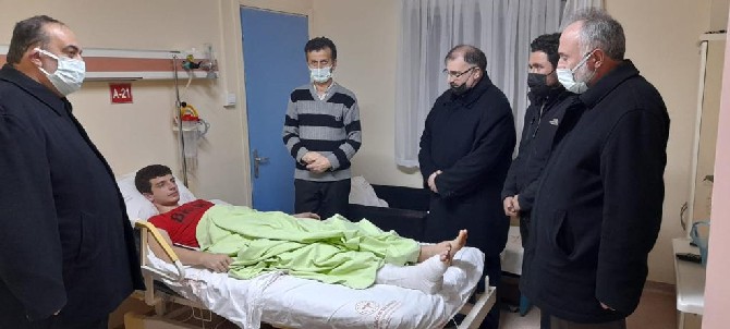 yeniden-refah-partisi-rize-il-baskani-mehmet-akif-zerdeci-ogrenci-servisi-kazasindaki-yaralilari-hastanede-ziyaret-etti-3.jpg