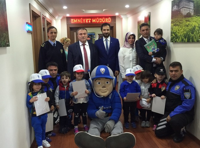 yesil-doga-koleji-anaokulukres-ogrencileri,-rize-il-emniyet-muduru-adem-cakiciyi-ziyaret-etti-(6).jpg