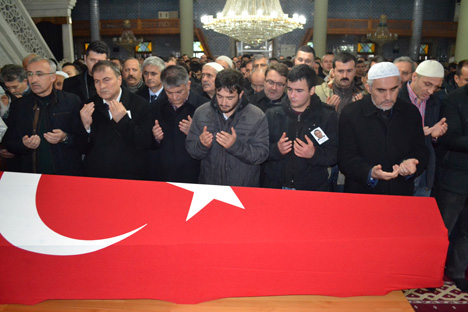 yildirim-karaduman-cenaze-toreni-25.jpg yildirim-karaduman-cenaze-toreni-25.jpg