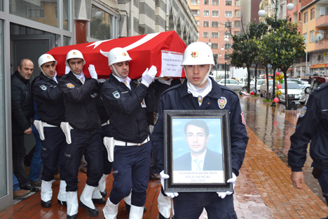 yildirim-karaduman-cenaze-toreni-28.jpg yildirim-karaduman-cenaze-toreni-28.jpg