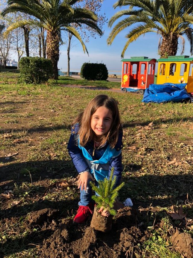 yok-artik...-rize’de-minik-ellerin-diktigi-fidanlari-caldilar-(15).jpg