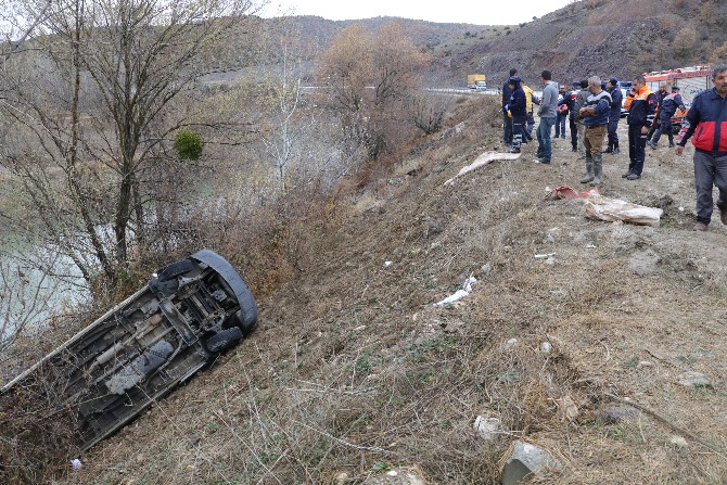 yozgatta-ordu-genclerbirligi-kadin-hentbol-takimini-tasiyan-minibusun-dere-yatagina-devrilmesi-sonucu-ilk-belirlemelere-gore-bir-kisi-oldu,-15-kisi-yaralandi-(2).jpg