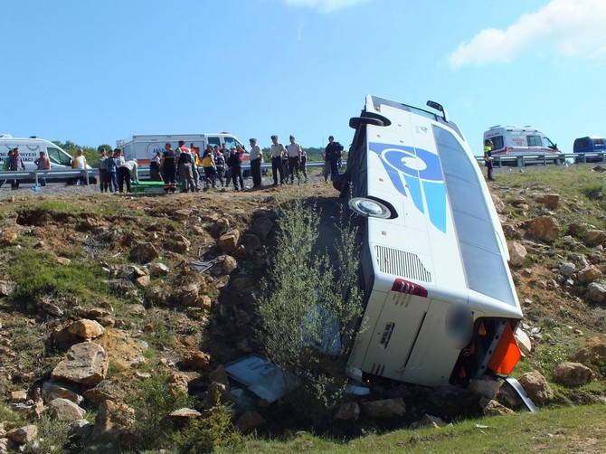 yozgatta-yolcu-otobusu-devrildi-3-olu,-15-yarali-(3).jpg