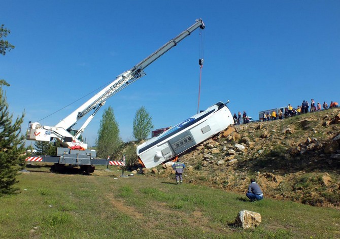 yozgatta-yolcu-otobusu-devrildi-3-olu,-15-yarali-(4).jpg