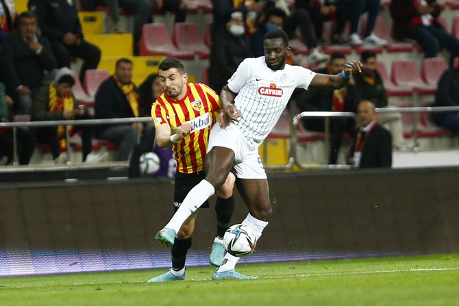 yukatel-kayserispor-ile-caykur-rizespor-12-001.jpg