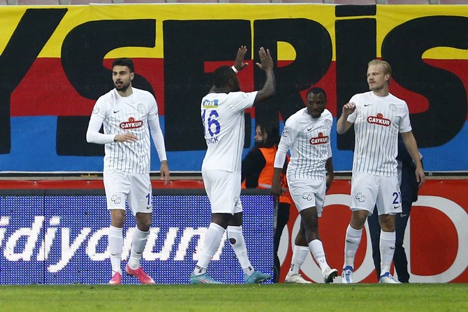 yukatel-kayserispor-ile-caykur-rizespor-2.jpg