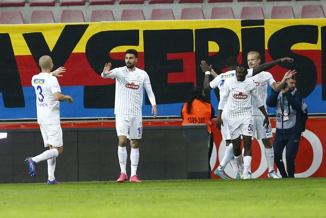 yukatel-kayserispor-ile-caykur-rizespor-3.jpg