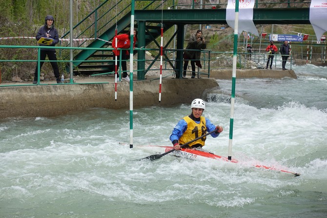 yusufeli-akarsu-kano-slalom-bahar-kupasi-yarislari-sona-erdi-(1).jpg